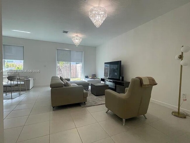 728 SE 14th Ct in Homestead, FL - Building Photo - Building Photo