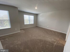 130 Bloomsbury St in Falling Waters, WV - Building Photo - Building Photo