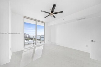 244 Biscayne Blvd, Unit 3704 in Miami, FL - Building Photo - Building Photo