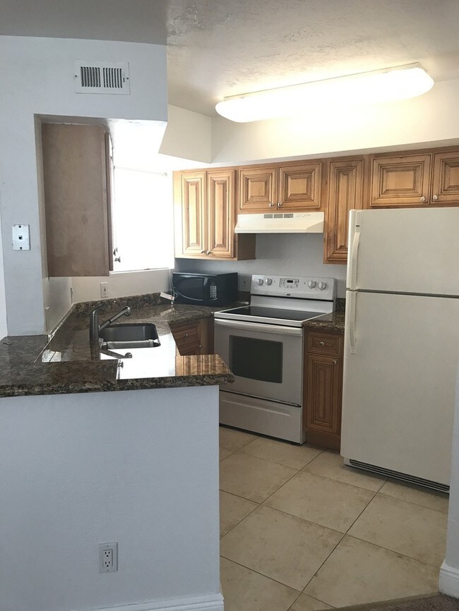 1900 Brittany Dr-Unit -12 in Melbourne, FL - Building Photo - Building Photo