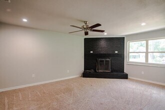 607 E 15th St in Bonham, TX - Building Photo - Building Photo