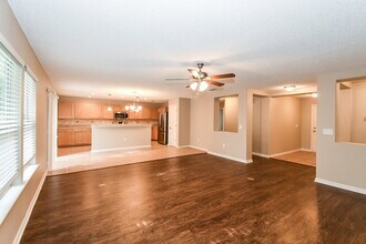 2427 Brian Lakes Dr E in Jacksonville, FL - Foto de edificio - Building Photo