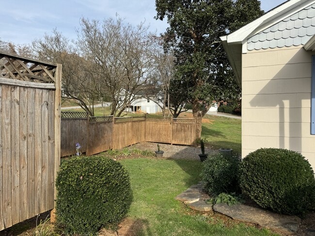 509 1/2 F St in North Wilkesboro, NC - Building Photo - Building Photo