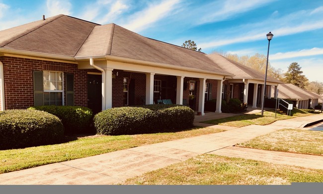 Lafayette Village in Lagrange, GA - Foto de edificio - Building Photo