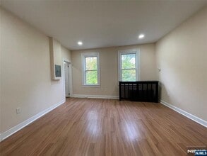 85 Clifton Ave, Unit 3 in Newark, NJ - Foto de edificio - Building Photo