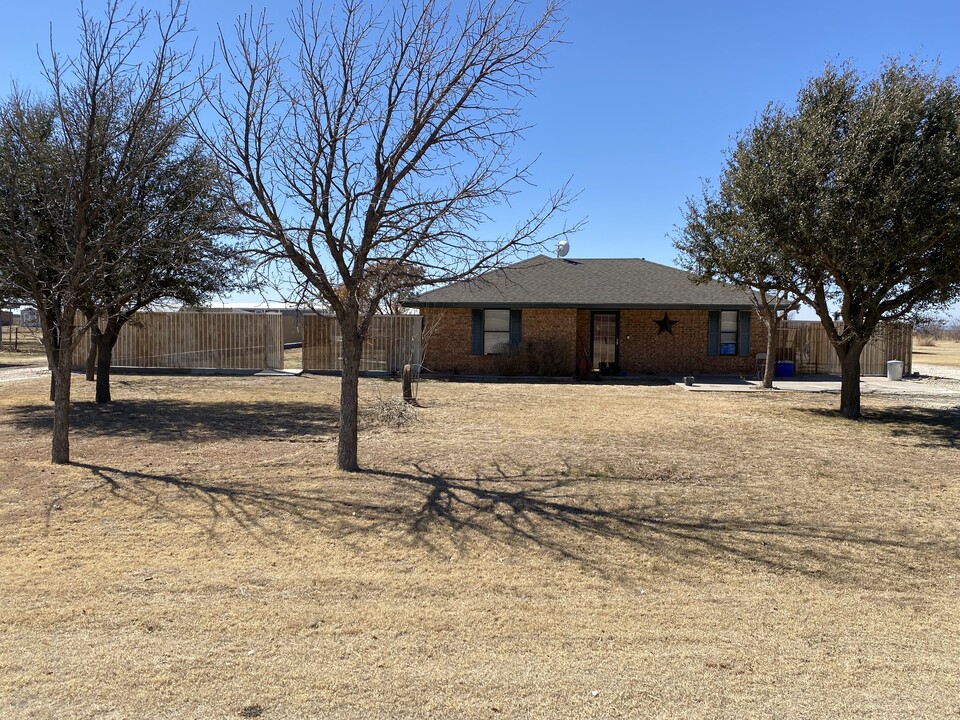 11633 Hawk Ave in San Angelo, TX - Building Photo