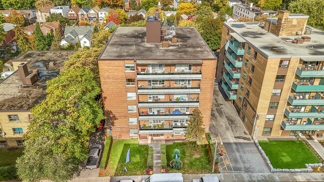 240 Cosburn Ave in Toronto, ON - Building Photo - Building Photo