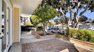 431 Iris Ave in Newport Beach, CA - Building Photo - Building Photo