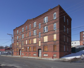 62-64 Commercial St in Holyoke, MA - Building Photo - Building Photo