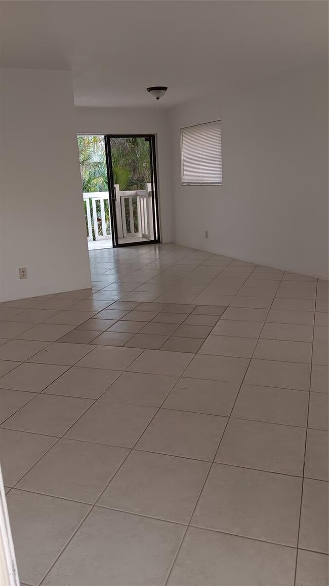 4169 SW 67th Ave in Davie, FL - Foto de edificio - Building Photo