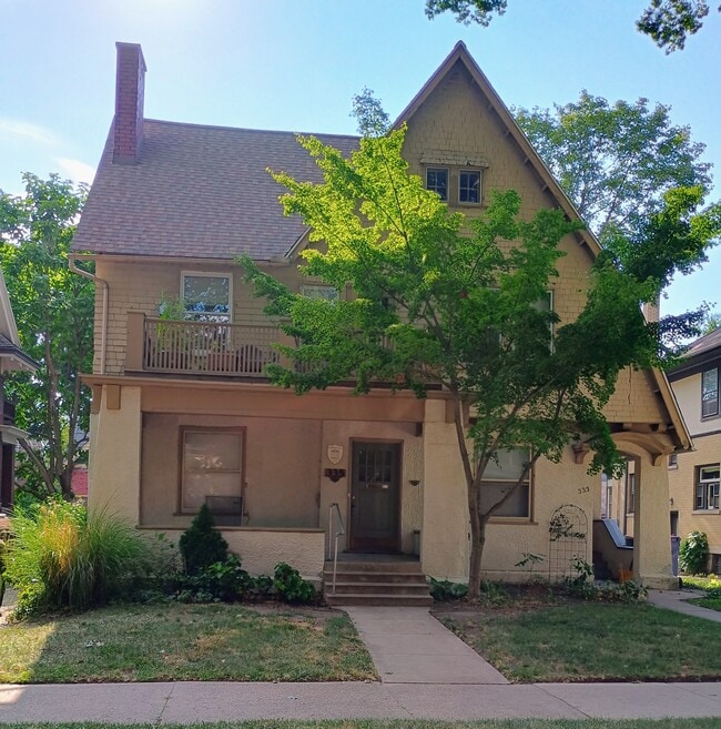 property at 335 Morris Ave SE