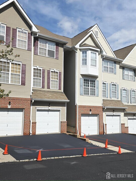 142 Conover Terrace in Lebanon, NJ - Building Photo