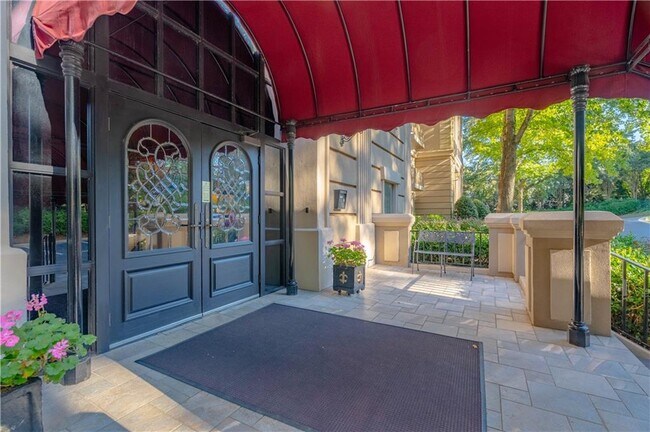property at 2865 Lenox Rd NE