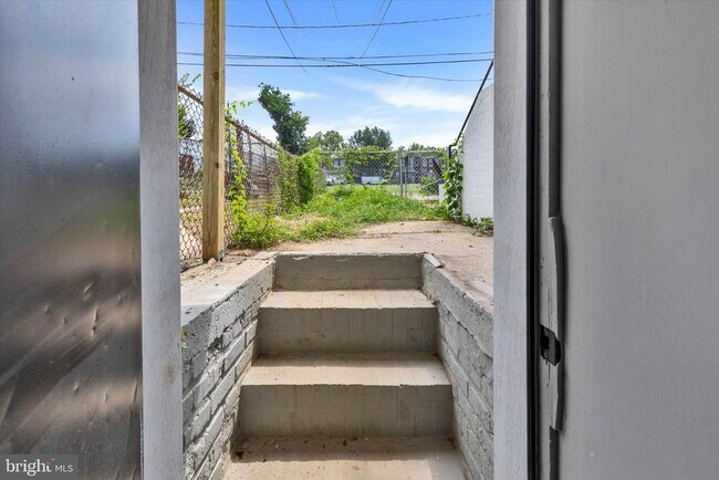 property at 3015 Spaulding Ave
