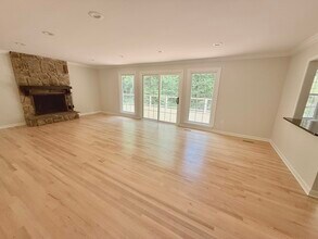 9248 Wood Glade Dr in Great Falls, VA - Building Photo - Building Photo