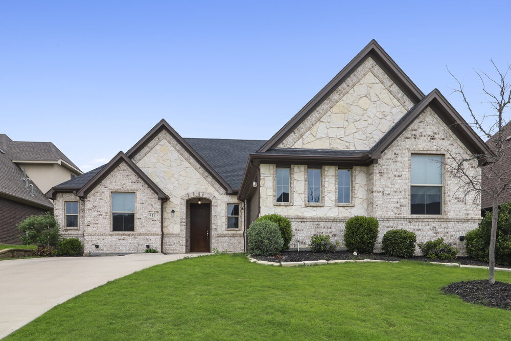 413 Blue Star Ct in Burleson, TX - Foto de edificio