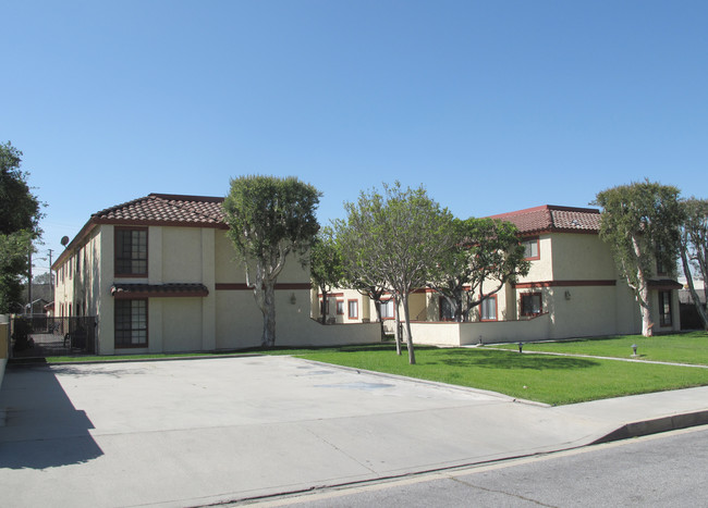 360 W Mountain View Ave in Glendora, CA - Foto de edificio - Building Photo