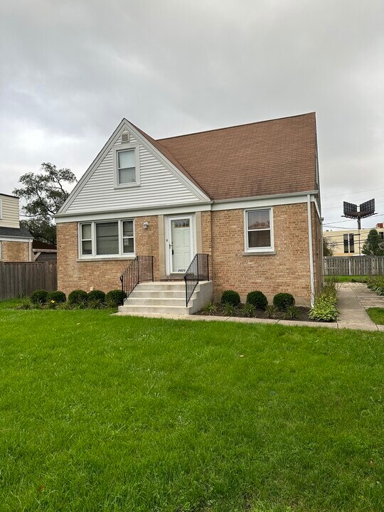 2423 Rusty Dr in Des Plaines, IL - Building Photo