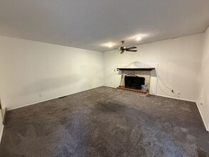 2134 NW Watters St in Roseburg, OR - Building Photo - Building Photo