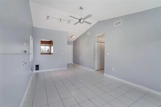 318 NW 114th Ave in Miami, FL - Building Photo - Building Photo