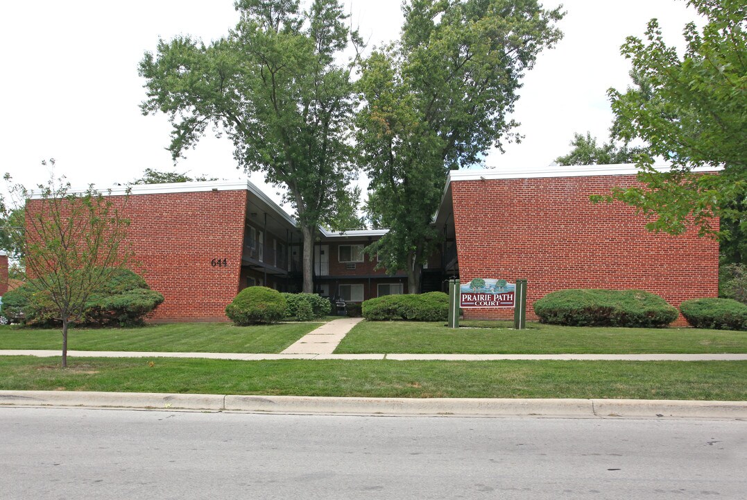 Prairie Path Court in Lombard, IL - Building Photo