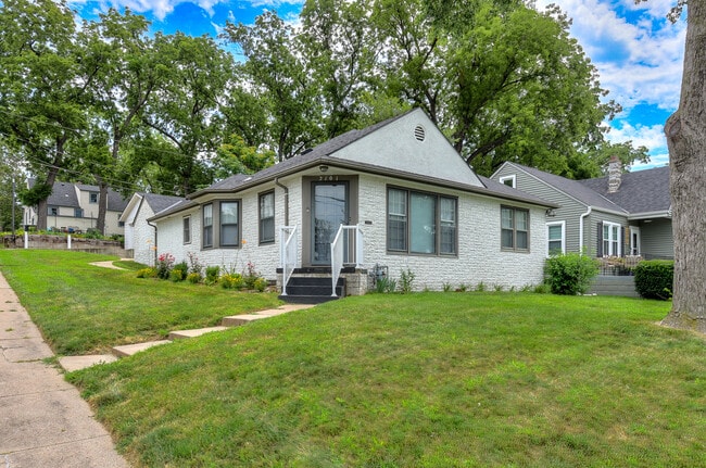 property at 2101 S 61st Ave
