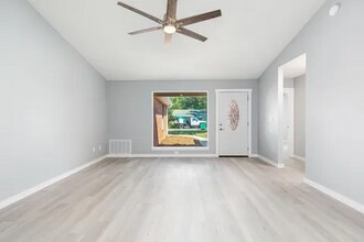 125 Castle Rd in Mary Esther, FL - Building Photo - Building Photo