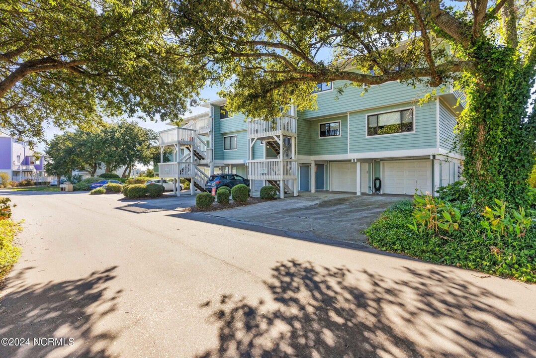 105 Teakwood Dr in Carolina Beach, NC - Building Photo