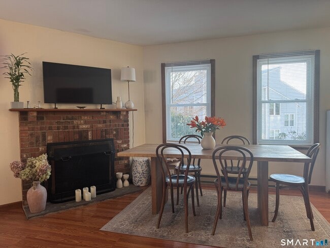 83 Valley Dr in New Milford, CT - Building Photo - Building Photo