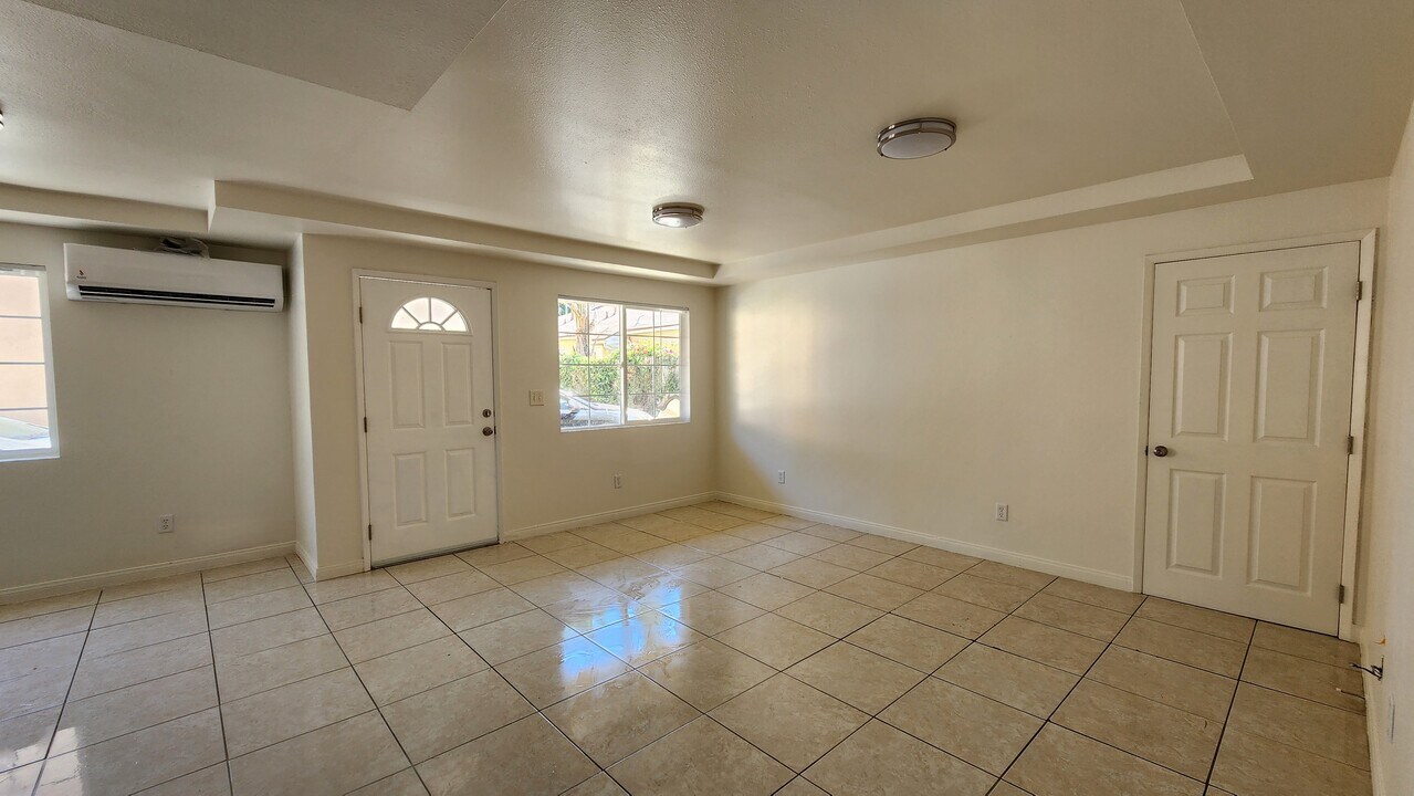 1217 W Martin Luther King Jr Blvd, Unit 1217 W. MLK in Los Angeles, CA - Building Photo