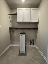 2200 Barry Dr in Adel, IA - Building Photo - Building Photo