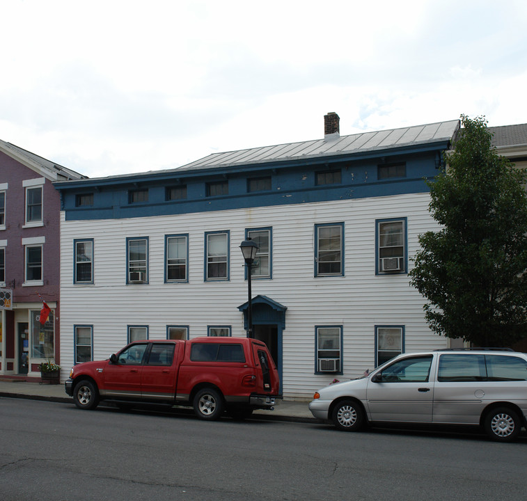 205-207 Warren St in Hudson, NY - Building Photo