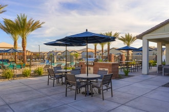 Estia Surprise Farms in Surprise, AZ - Foto de edificio - Building Photo
