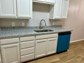 427 Arnold Ave in Burleson, TX - Building Photo - Building Photo
