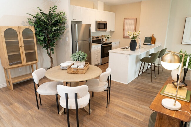 South Carriage Place II in London, ON - Building Photo - Building Photo