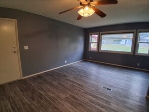 924 Sunset Rdg in Danville, IL - Building Photo - Building Photo