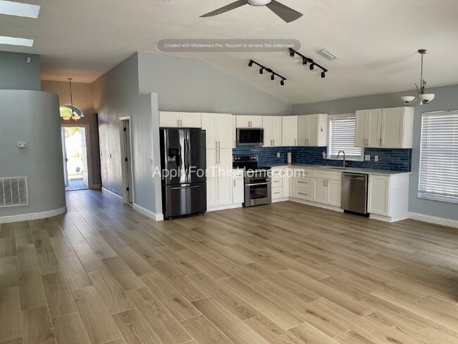 6810 Mirror Lake Ave in Tampa, FL - Building Photo - Building Photo