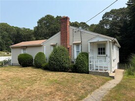 115 Winnapaug Rd in Westerly, RI - Building Photo