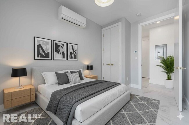 1801 Broadway in Brooklyn, NY - Foto de edificio - Building Photo