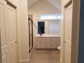 2445 Tremont Ave in Cleveland, OH - Foto de edificio - Building Photo