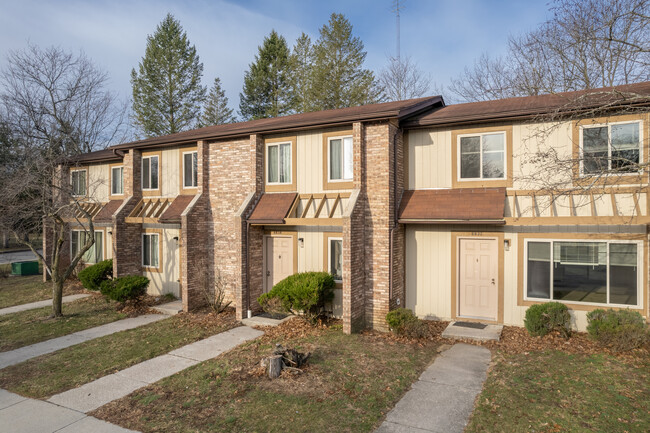 Oakwood Gardens in Toledo, OH - Building Photo - Building Photo