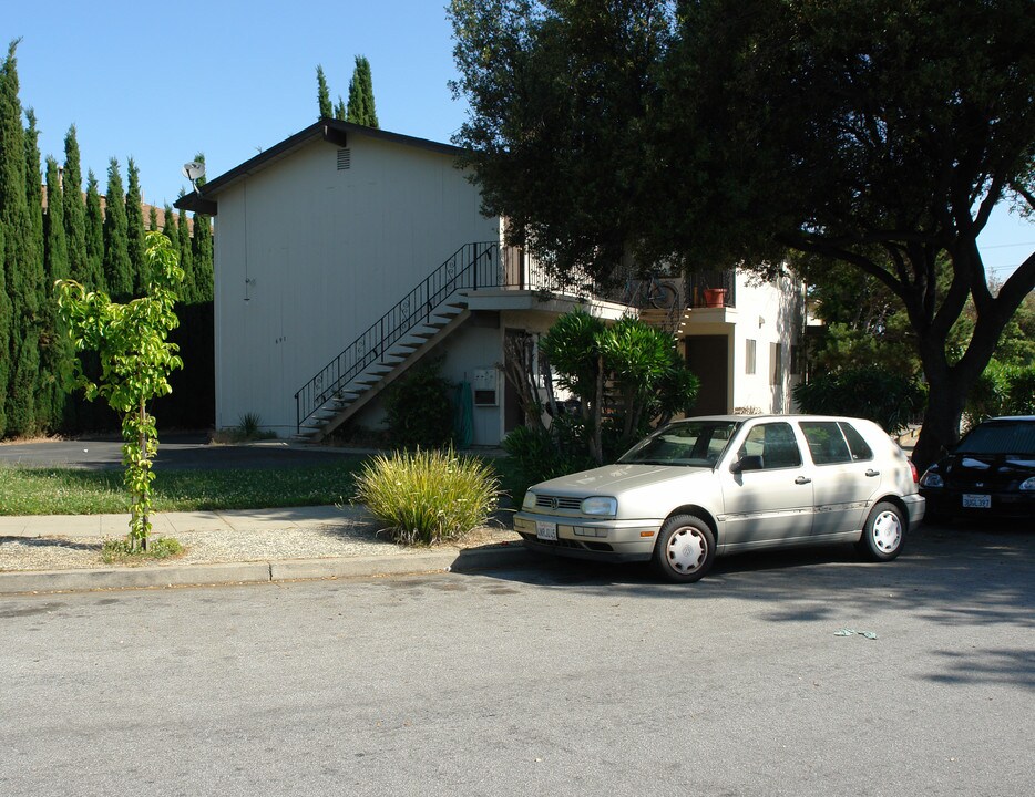 691 Golden Oak Dr in Sunnyvale, CA - Building Photo