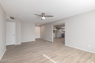 7249 W Medlock Dr in Glendale, AZ - Building Photo - Building Photo