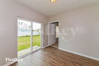 1057 Cassia St in North Port, FL - Building Photo - Building Photo