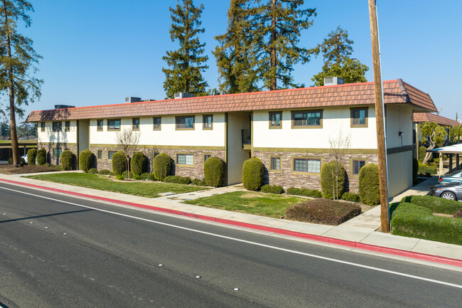 Briarwood Apartments in Turlock, CA - Building Photo - Building Photo