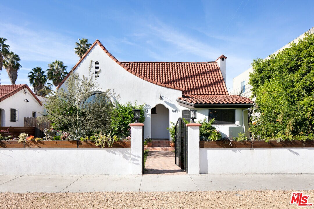 637 N Alta Vista Blvd in Los Angeles, CA - Building Photo