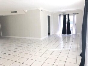 18 St in Sunrise, FL - Building Photo - Building Photo