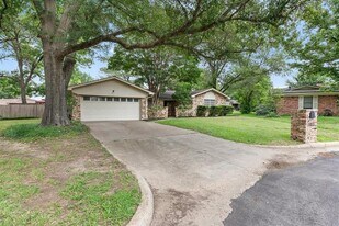105 Wisteria Ct in Terrell, TX - Building Photo