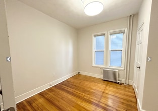 151 E Cottage St, Unit #2 in Boston, MA - Foto de edificio - Building Photo