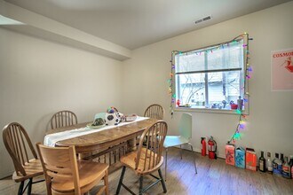 4720 19th Ave NE in Seattle, WA - Building Photo - Building Photo